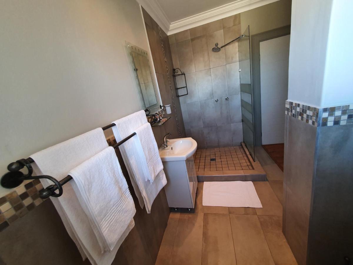 Alabaster Box Guesthouse Langebaan Extérieur photo
